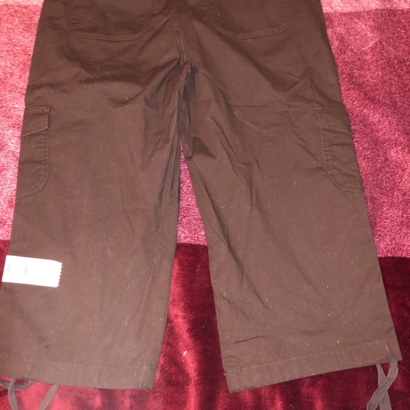 St. John’s Bay Capris - Picture 2 of 3